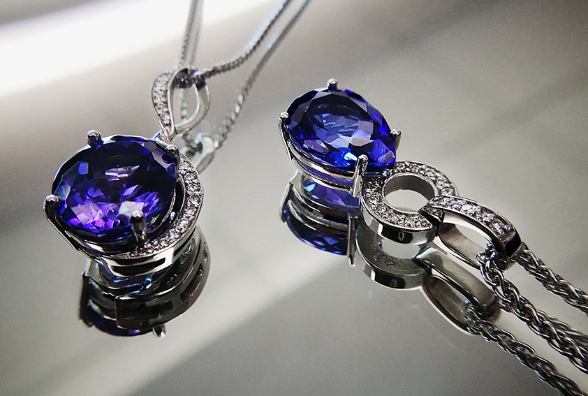 Why Tanzanite Pendants Makes the Perfect Gift | TDS