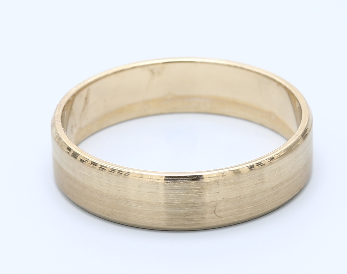 9kt Yellow Gold Gents Wedding Bands