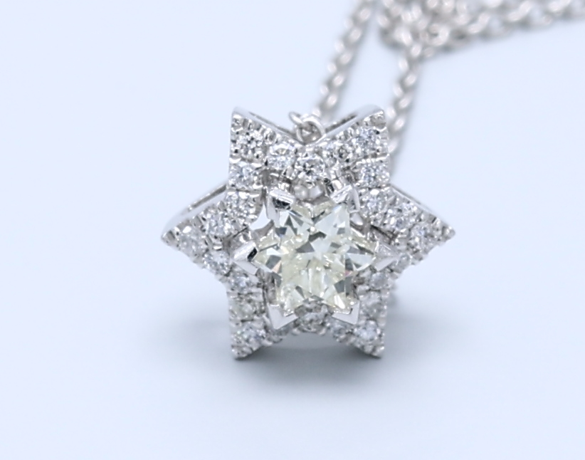 0.307ct Star 18kt White Gold Natural Diamond Pendant