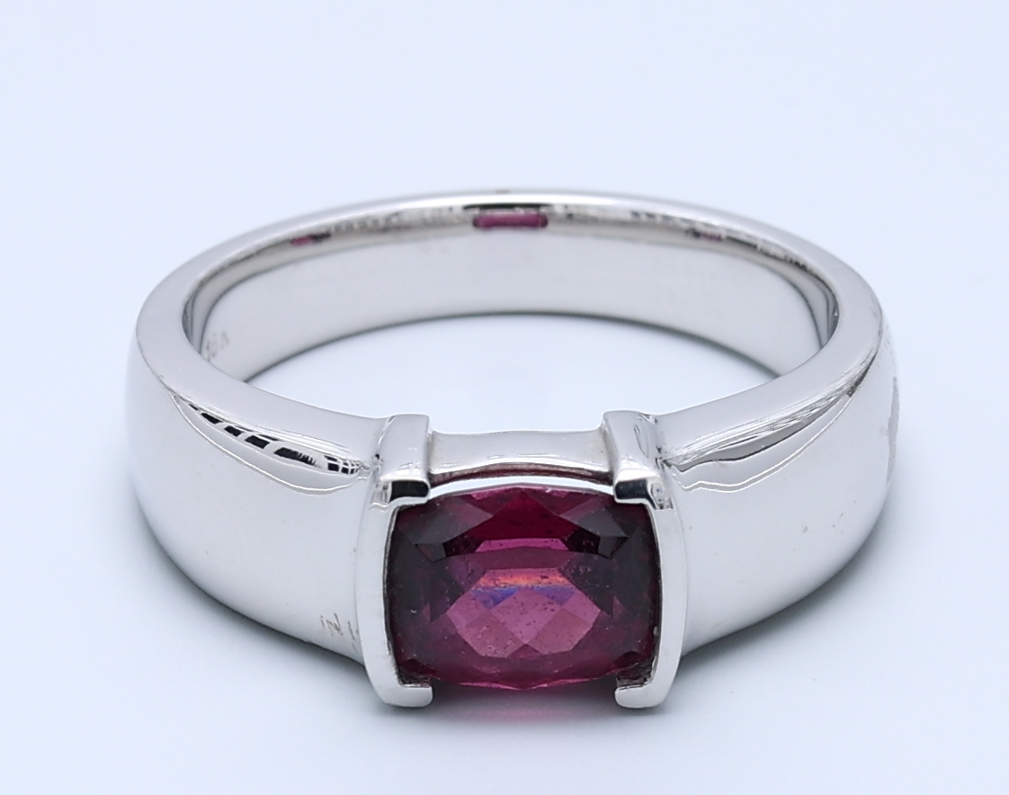 2.07ct Oval 18kt White Gold Natural Gemstone Ring