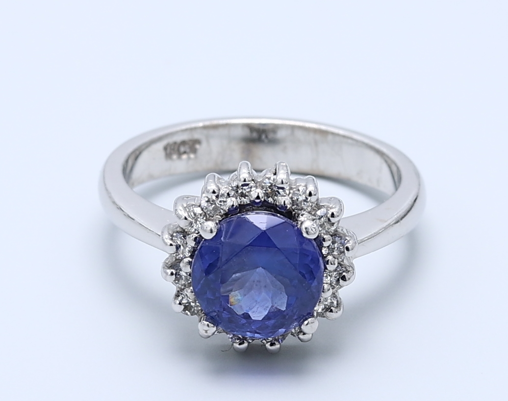 2.213ct Round 18kt White Gold Natural Gemstone Ring