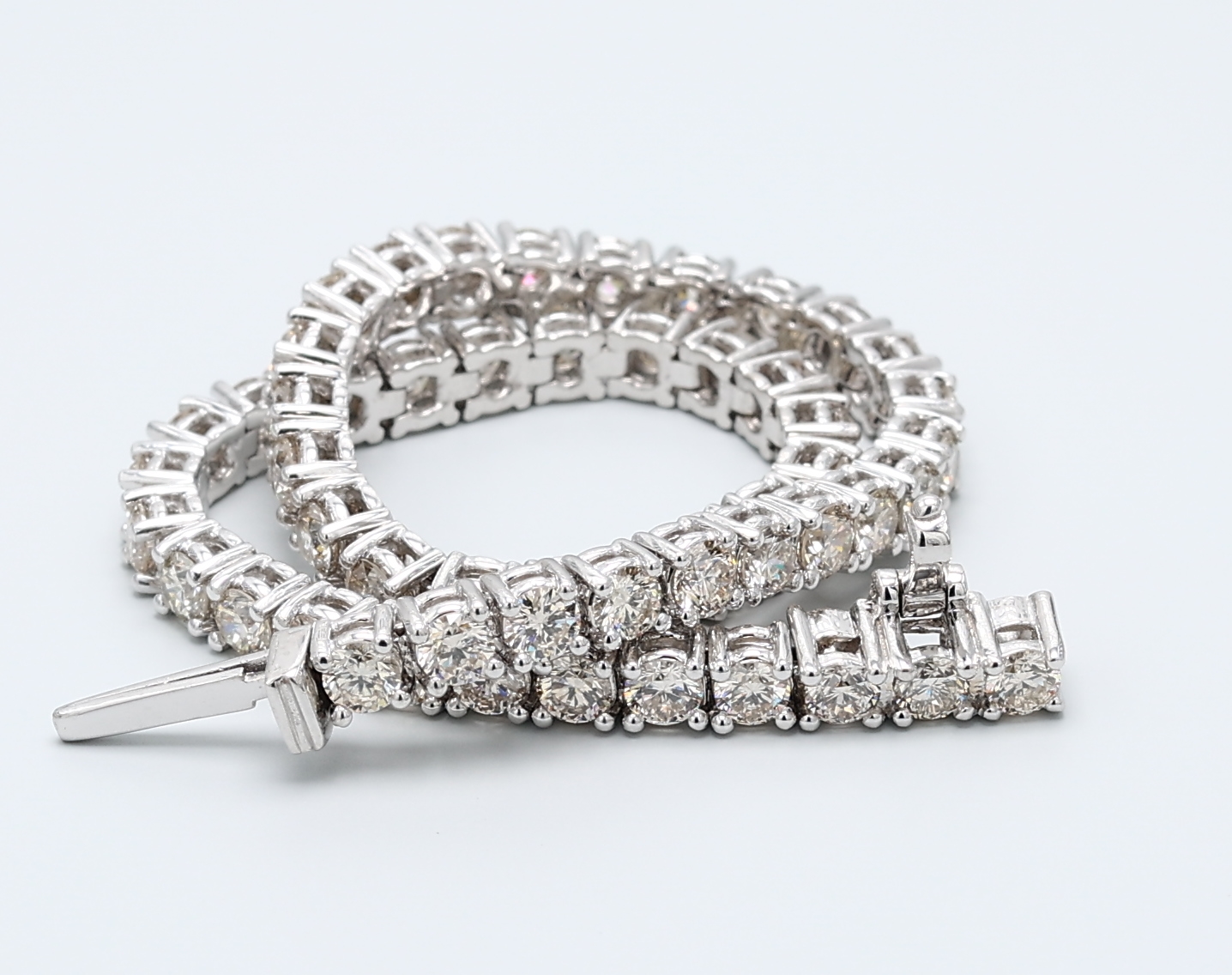 5.61ct Round 18kt White Gold Natural Diamond Bracelet