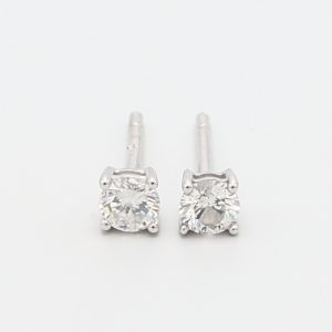 0.30ct Round  9kt White Gold Natural Diamond Earring